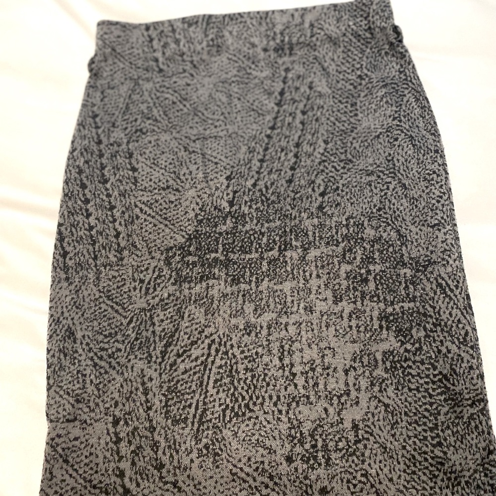 Patterned pencil skirt